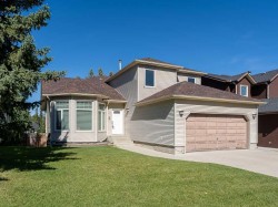 44 Straddock Crescent SW Calgary, AB T3H 2P2