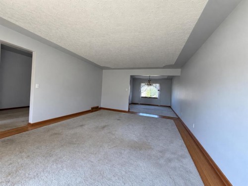 1136 19 Avenue Nw, Calgary, AB 