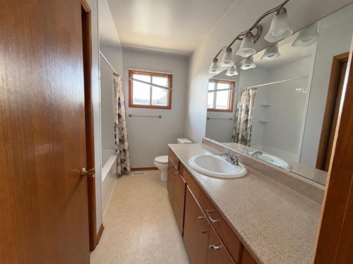 1136 19 Avenue Nw, Calgary, AB 