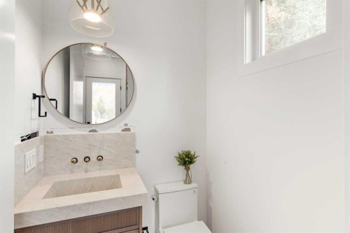 907 36A Street Nw, Calgary, AB 