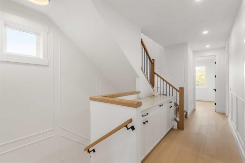 907 36A Street Nw, Calgary, AB 
