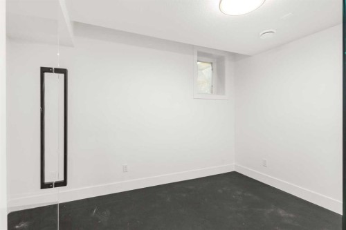 907 36A Street Nw, Calgary, AB 