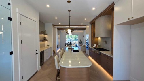 907 36A Street Nw, Calgary, AB 