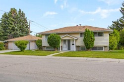 6904 8 Street NW Calgary, AB T2K 1G1