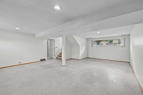 6904 8 Street Nw, Calgary, AB 