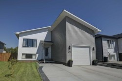 670 Anderson Close NWDiamond Valley, AB T0L 2A0