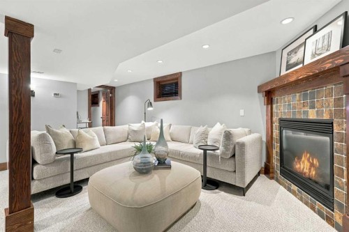 2127 16 Street Sw, Calgary, AB 