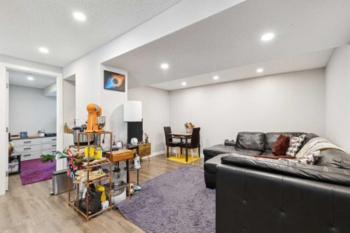 702 Kingsmere Crescent Sw, Calgary, AB 