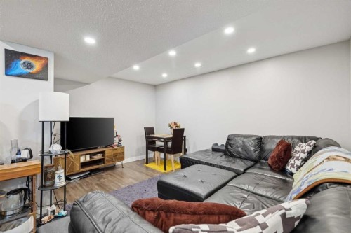 702 Kingsmere Crescent Sw, Calgary, AB 