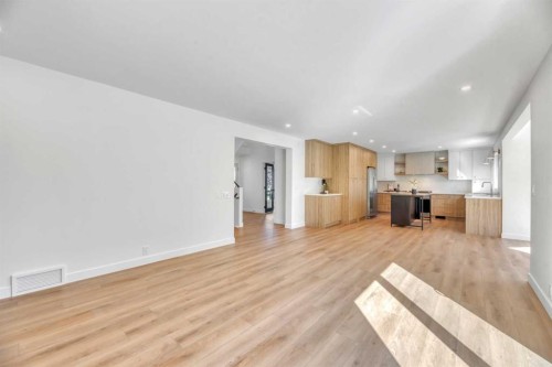 238 Hawktree Bay Nw, Calgary, AB 