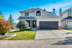 238 Hawktree Bay NW Calgary, AB T3G 2Z3