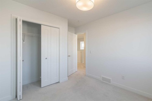 74 Mallard Heath Se, Calgary, AB 
