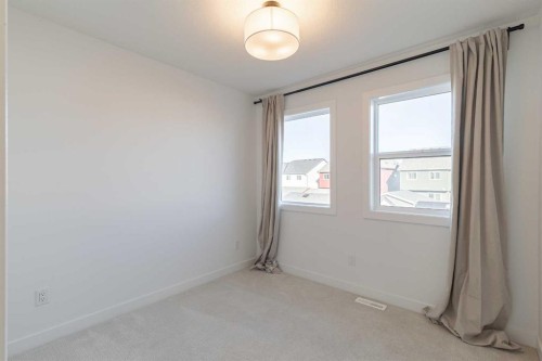 74 Mallard Heath Se, Calgary, AB 