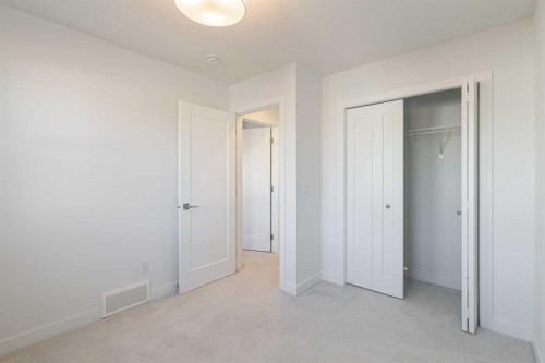 74 Mallard Heath Se, Calgary, AB 