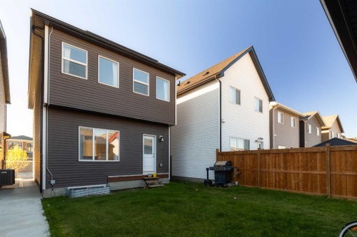 74 Mallard Heath Se, Calgary, AB 
