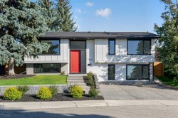 5204 Barron Drive NW Calgary, AB T2L 1T6
