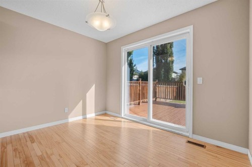 15 Cranfield Manor Se, Calgary, AB 