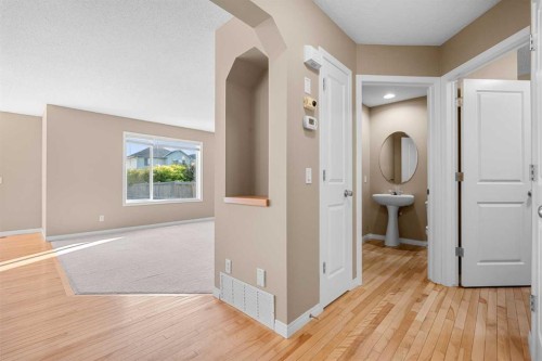 15 Cranfield Manor Se, Calgary, AB 