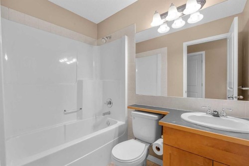15 Cranfield Manor Se, Calgary, AB 
