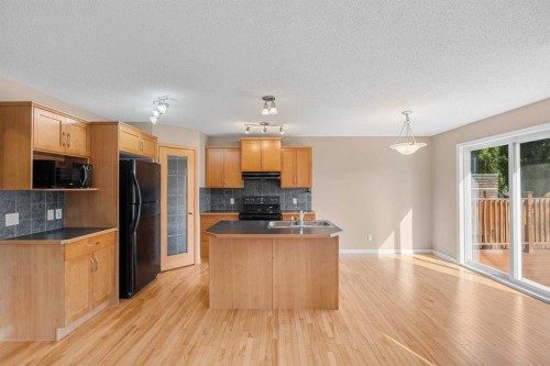 15 Cranfield Manor Se, Calgary, AB 