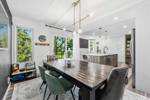 513 Oakridge Way Sw, Calgary, AB 