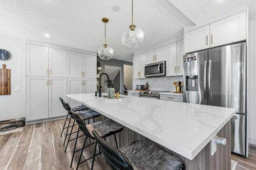 513 Oakridge Way Sw, Calgary, AB 