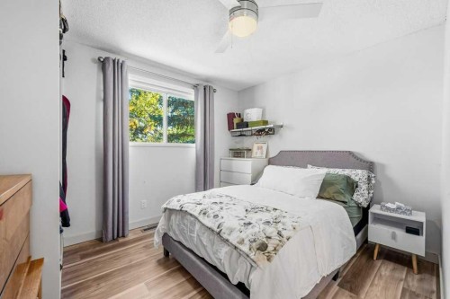 513 Oakridge Way Sw, Calgary, AB 