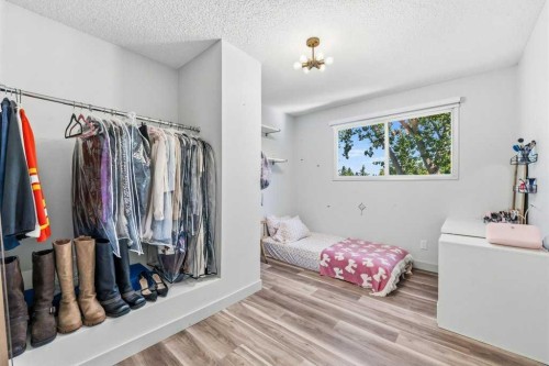 513 Oakridge Way Sw, Calgary, AB 