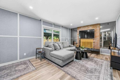 513 Oakridge Way Sw, Calgary, AB 