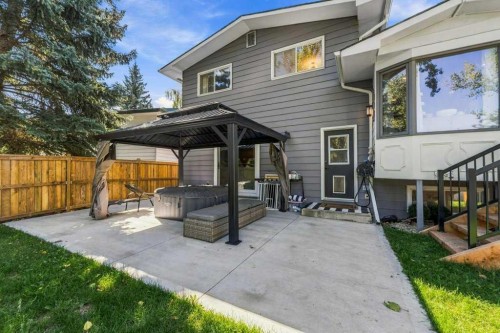 513 Oakridge Way Sw, Calgary, AB 