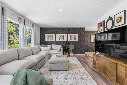 513 Oakridge Way Sw, Calgary, AB 