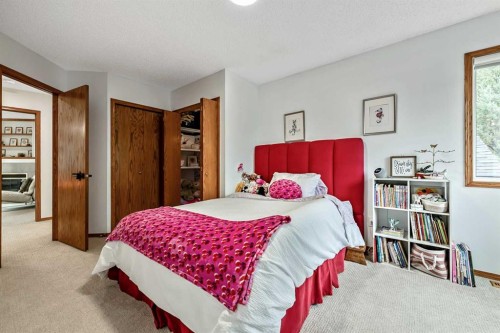 16 Evergreen Gardens Sw, Calgary, AB 