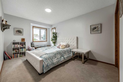 16 Evergreen Gardens Sw, Calgary, AB 
