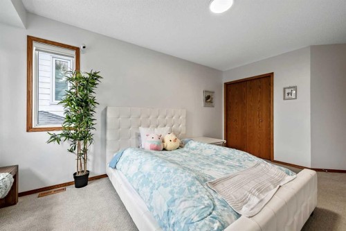 16 Evergreen Gardens Sw, Calgary, AB 