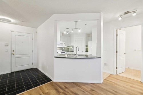 209-4507 45 Street, Calgary, AB 