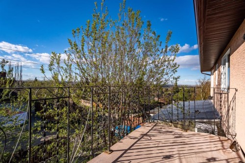 76 Beaconsfield Way Nw, Calgary, AB 