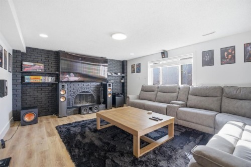 76 Beaconsfield Way Nw, Calgary, AB 