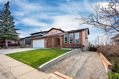 76 Beaconsfield Way Nw, Calgary, AB 
