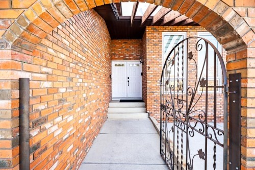 76 Beaconsfield Way Nw, Calgary, AB 