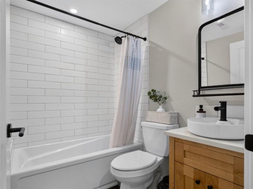 1215 Lake Twintree Drive Se, Calgary, AB 