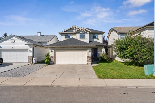 8 Fairways Place NW Airdrie, AB T4B 2R7