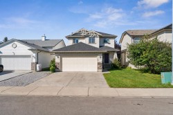 8 Fairways Place NWAirdrie, AB T4B 2R7