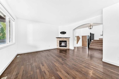 15 Towers Close, Red Deer, AB 