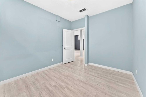 15 Towers Close, Red Deer, AB 