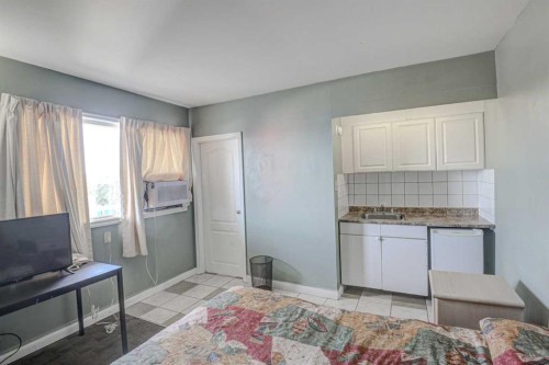 2107 16 Avenue Nw, Calgary, AB 