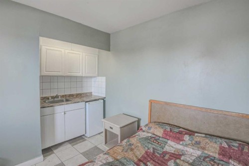 2107 16 Avenue Nw, Calgary, AB 