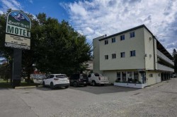 2107 16 Avenue NW Calgary, AB T2M 0M3