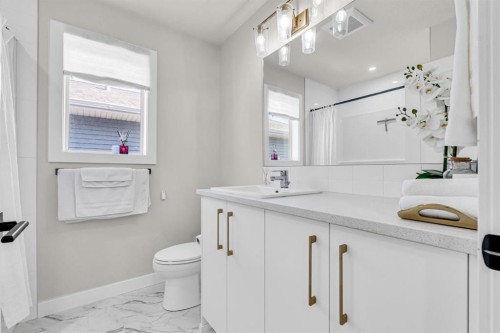 337 Chelsea Hollow, Chestermere, AB 