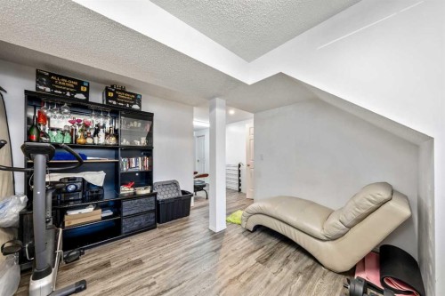 318 Applewood Drive Se, Calgary, AB 