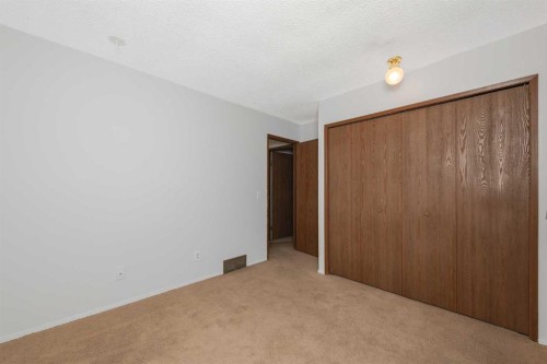 2 Deer Lane Road Se, Calgary, AB 